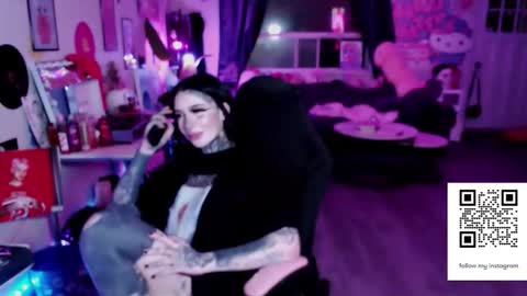 Snapshot of bambitatted chatting on 12.14.25 bambitatted online show from 12.14.25