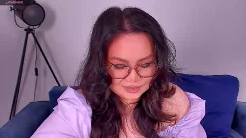 Snapshot of barbara_bb chatting on 10.04.25 Barbie Kim online show from 10.04.25