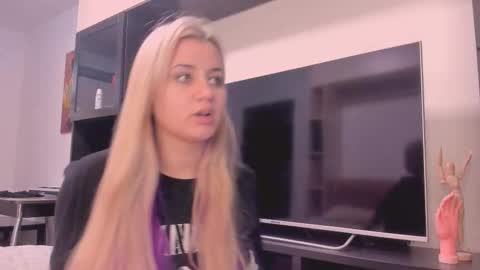 Snapshot of barbarasiren chatting on 10.30.25 barbarasiren online show from 10.30.25