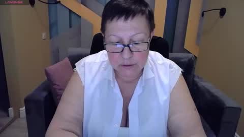Snapshot of barbaraturners chatting on 01.04.25 barbaraturners online show from 01.04.25