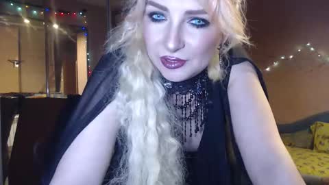 Snapshot of barbarissssska chatting on 03.25.26 Victoria online show from 03.25.26