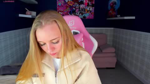 LisGTM2 Mon-Thu Sat 0100am-0700am online show from 11.30.25