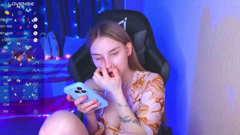 Snapshot of barbieee_doll chatting on 12.04.24 Eva online show from 12.04.24