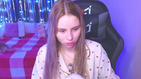Snapshot of barbieee_doll chatting on 12.30.24 Eva online show from 12.30.24