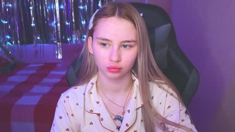 Snapshot of barbieee_doll chatting on 12.31.24 Eva online show from 12.31.24
