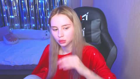 Snapshot of barbieee_doll chatting on 01.08.25 Eva online show from 01.08.25