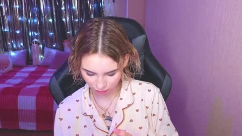 Snapshot of barbieee_doll chatting on 02.05.25 Eva online show from 02.05.25