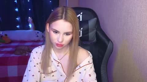 Snapshot of barbieee_doll chatting on 02.20.25 Eva online show from 02.20.25