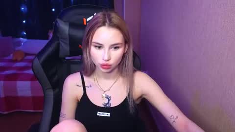 Snapshot of barbieee_doll chatting on 02.23.25 Eva online show from 02.23.25
