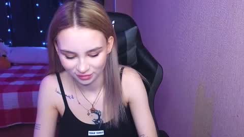 Snapshot of barbieee_doll chatting on 02.24.25 Eva online show from 02.24.25