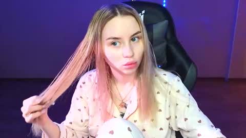 Snapshot of barbieee_doll chatting on 03.01.25 Eva online show from 03.01.25