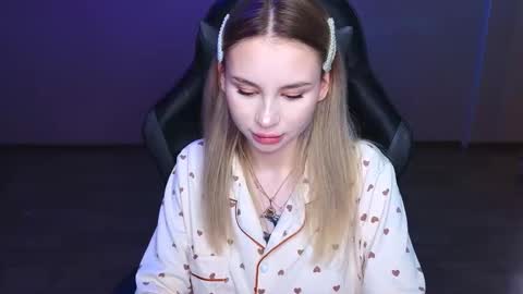 Snapshot of barbieee_doll chatting on 03.01.25 Eva online show from 03.01.25