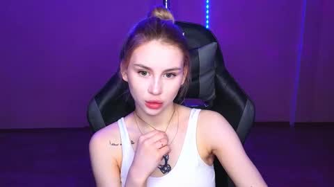 Snapshot of barbieee_doll chatting on 03.04.25 Eva online show from 03.04.25