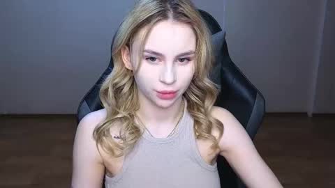 Snapshot of barbieee_doll chatting on 03.09.25 Eva online show from 03.09.25
