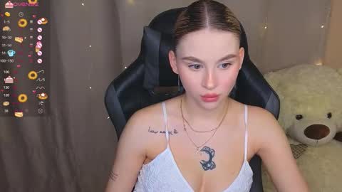 Snapshot of barbieee_doll chatting on 09.09.25 Eva online show from 09.09.25