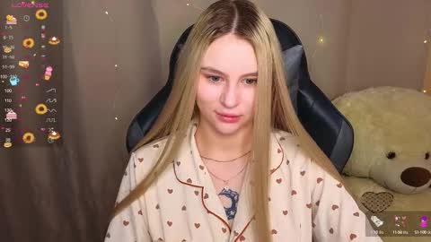 Snapshot of barbieee_doll chatting on 09.14.25 Eva online show from 09.14.25