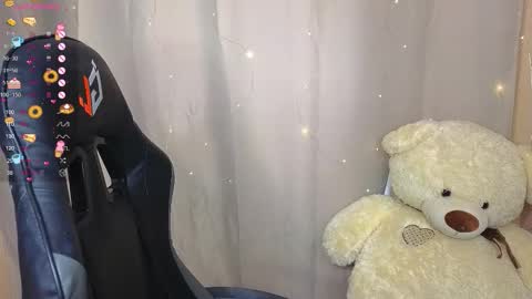 Snapshot of barbieee_doll chatting on 09.22.25 Eva online show from 09.22.25