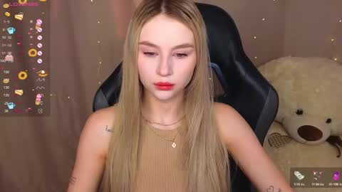 Snapshot of barbieee_doll chatting on 09.23.25 Eva online show from 09.23.25