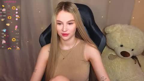 Snapshot of barbieee_doll chatting on 09.24.25 Eva online show from 09.24.25