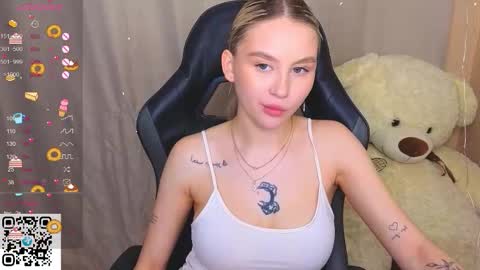 Snapshot of barbieee_doll chatting on 09.28.25 Eva online show from 09.28.25