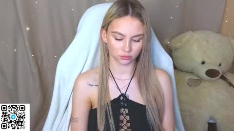 Snapshot of barbieee_doll chatting on 10.04.25 Eva online show from 10.04.25