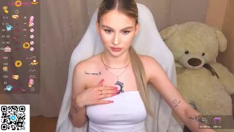 Snapshot of barbieee_doll chatting on 10.16.25 Eva online show from 10.16.25