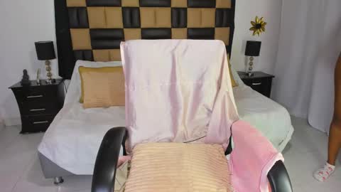 Snapshot of barbiekano chatting on 11.16.25 barbiekano online show from 11.16.25