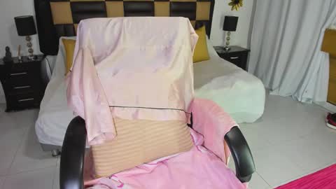 Snapshot of barbiekano chatting on 11.17.25 barbiekano online show from 11.17.25