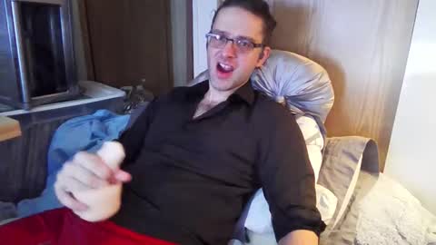 Snapshot of barebearstudio chatting on 03.20.26 barebearstudio online show from 03.20.26