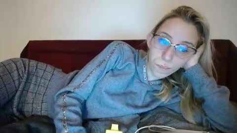 Snapshot of barelylegalblondy chatting on 02.08.25 Lena online show from 02.08.25