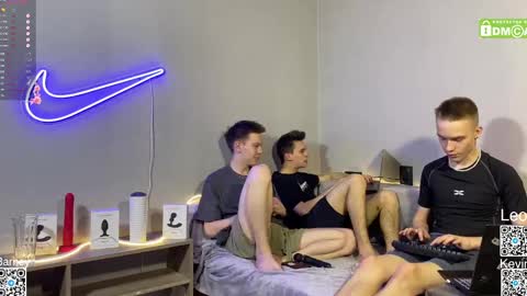 Snapshot of barney_kevin chatting on 03.07.25 Fansly Barney and Kevin T online show from 03.07.25