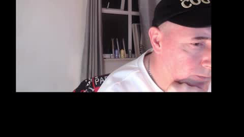 Snapshot of barronlunt chatting on 10.26.25 barronlunt online show from 10.26.25