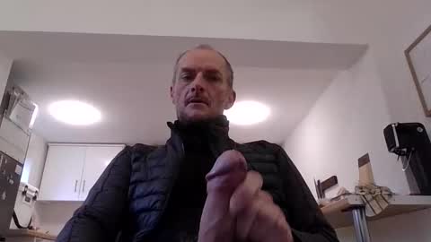 Snapshot of basiccamguy chatting on 11.03.25 basiccamguy online show from 11.03.25