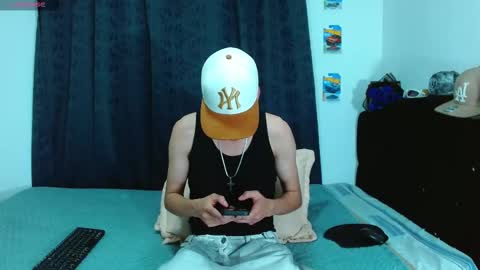 Snapshot of bastiaan_28 chatting on 11.08.25 Bastian online show from 11.08.25