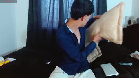 Snapshot of bastiaan_28 chatting on 11.30.25 Bastian online show from 11.30.25