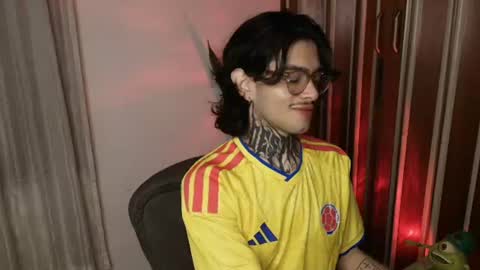 Snapshot of bastiel_ chatting on 07.15.26 Bastiel online show from 07.15.26