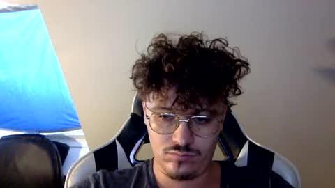 Snapshot of bastiiii94 chatting on 12.14.24 Bastian online show from 12.14.24