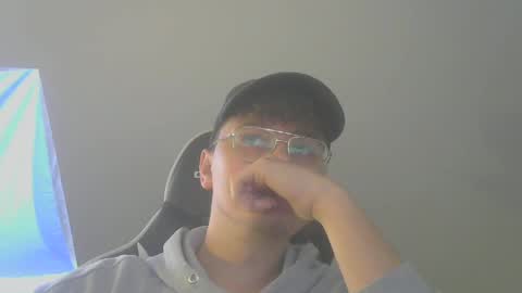 Snapshot of bastiiii94 chatting on 01.12.25 Bastian online show from 01.12.25