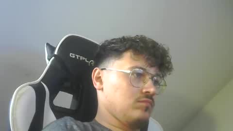 Snapshot of bastiiii94 chatting on 03.04.25 Bastian online show from 03.04.25