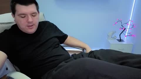 Snapshot of basystem8 chatting on 11.12.25 BASY online show from 11.12.25