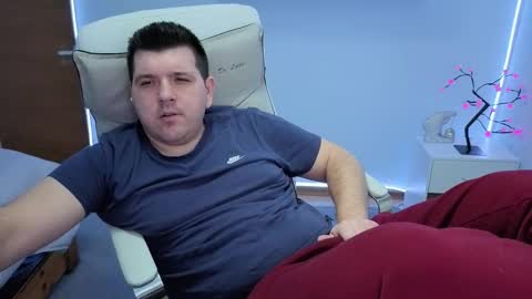 Snapshot of basystem8 chatting on 12.04.25 BASY online show from 12.04.25