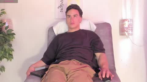 Snapshot of battista_turner chatting on 04.29.26 battista online show from 04.29.26