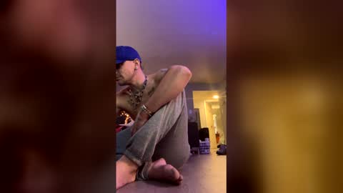 Snapshot of battlewolfxx chatting on 12.18.25 battlewolfxx online show from 12.18.25