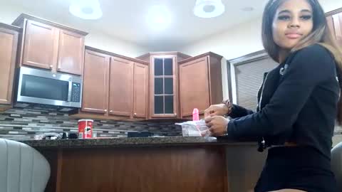 Snapshot of bayliierobins chatting on 02.17.26 bayliierobins online show from 02.17.26