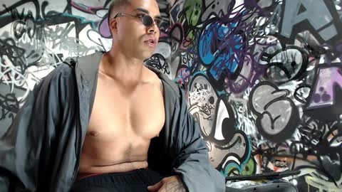 Snapshot of bbc_monster1 chatting on 01.04.25 Justin online show from 01.04.25