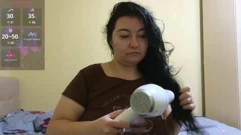 Snapshot of bbw_milf_4u chatting on 01.22.25 Emma online show from 01.22.25