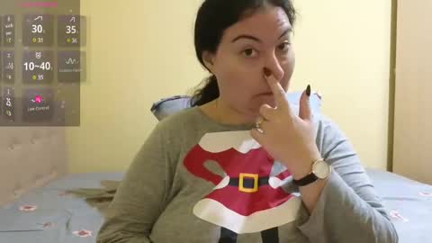 Snapshot of bbw_milf_4u chatting on 02.15.25 Emma online show from 02.15.25