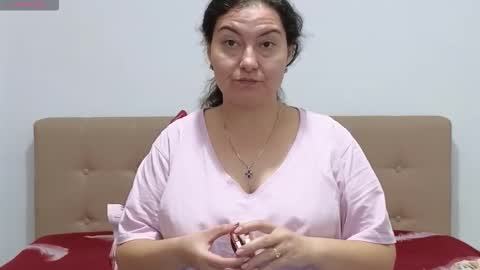 Snapshot of bbw_milf_4u chatting on 10.15.25 Emma online show from 10.15.25