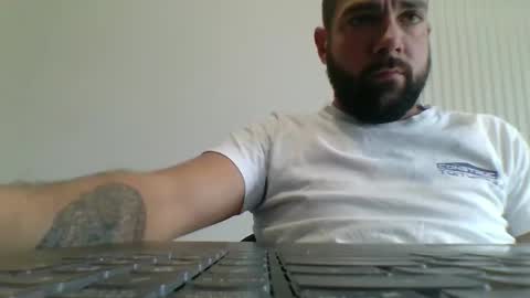 Snapshot of bdemwi2588 chatting on 12.14.25 bdemwi2588 online show from 12.14.25