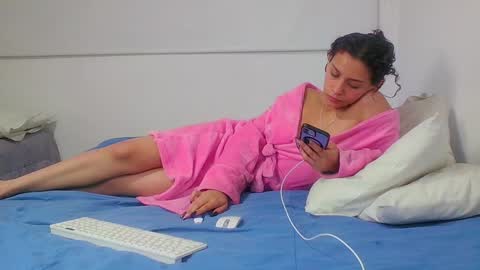 Snapshot of be_sinners chatting on 12.28.24 Sara Juan online show from 12.28.24